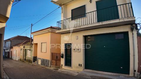 Moradia t5 no centro da vila de amiais de baixo