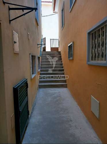 Moradia t5 no centro da vila de amiais de baixo