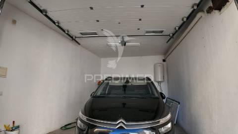 Moradia t5 no centro da vila de amiais de baixo