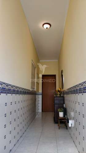 Moradia t5 no centro da vila de amiais de baixo