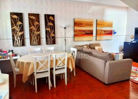 Moradia t5 no centro da vila de amiais de baixo