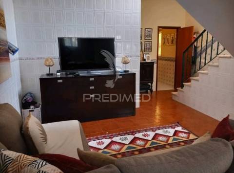 Moradia t5 no centro da vila de amiais de baixo