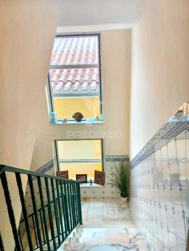 Moradia t5 no centro da vila de amiais de baixo