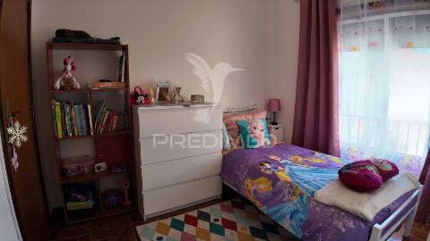 Moradia t5 no centro da vila de amiais de baixo