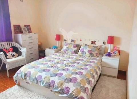 Moradia t5 no centro da vila de amiais de baixo