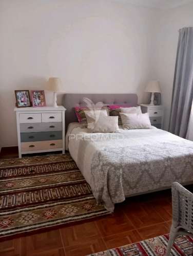 Moradia t5 no centro da vila de amiais de baixo