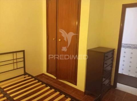 Moradia t5 no centro da vila de amiais de baixo