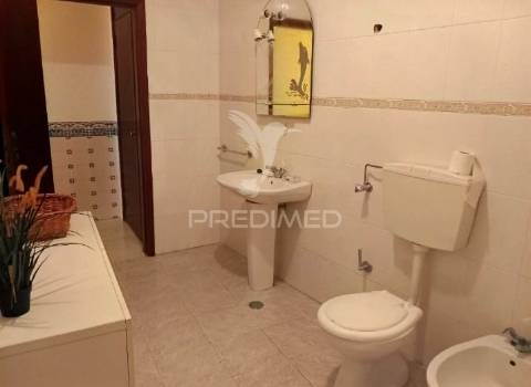 Moradia t5 no centro da vila de amiais de baixo