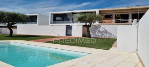 Moradia t4 -condomínio fechado éden entroncamento