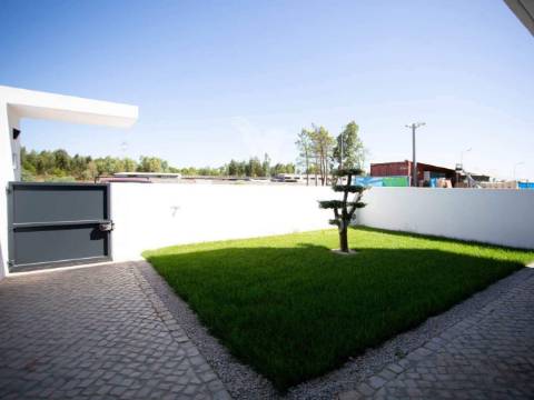 Moradia t4 -condomínio fechado éden entroncamento