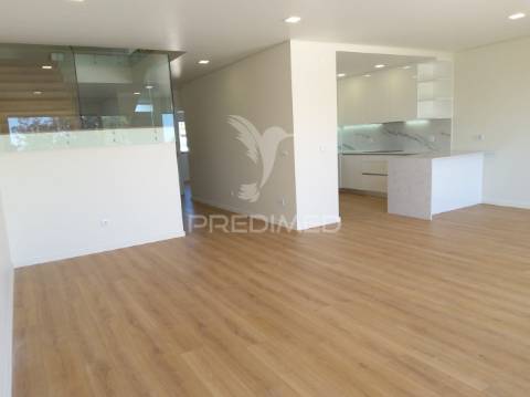 Moradia t4 -condomínio fechado éden entroncamento