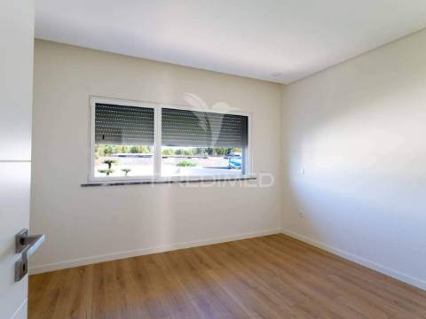 Moradia t4 -condomínio fechado éden entroncamento