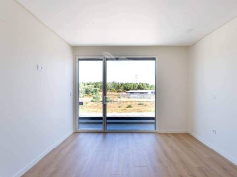 Moradia t4 -condomínio fechado éden entroncamento