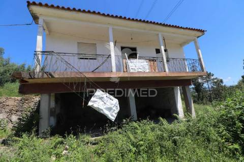 Moradia t3 rodeada da natureza.