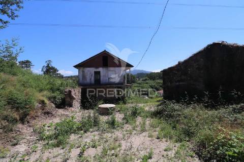 Moradia t3 rodeada da natureza.