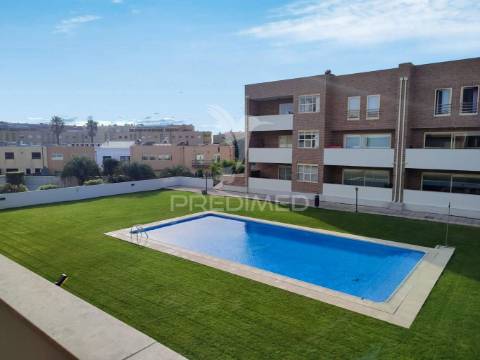 Lavra, agudela. duplex t3 situado em condomínio fechado com piscina, jardim e praia a 200m.