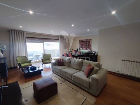 Lavra, agudela. duplex t3 situado em condomínio fechado com piscina, jardim e praia a 200m.