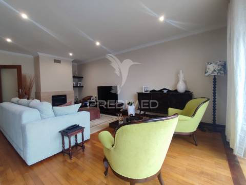 Lavra, agudela. duplex t3 situado em condomínio fechado com piscina, jardim e praia a 200m.