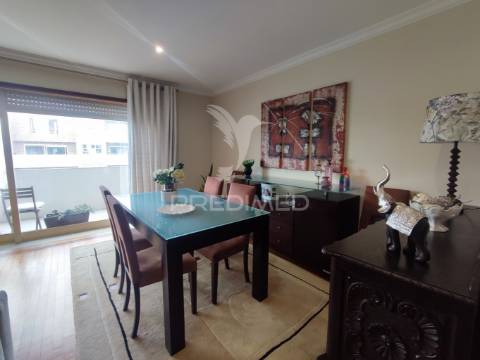 Lavra, agudela. duplex t3 situado em condomínio fechado com piscina, jardim e praia a 200m.