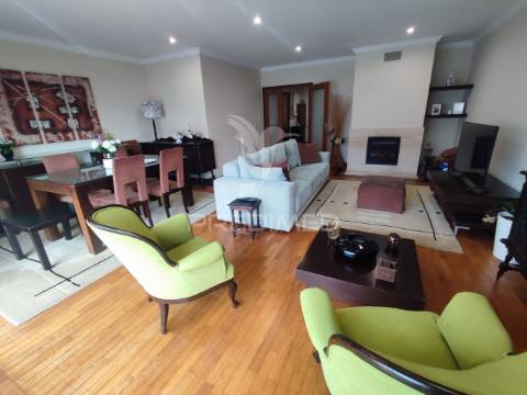 Lavra, agudela. duplex t3 situado em condomínio fechado com piscina, jardim e praia a 200m.