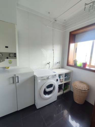 Lavra, agudela. duplex t3 situado em condomínio fechado com piscina, jardim e praia a 200m.