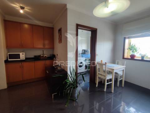 Lavra, agudela. duplex t3 situado em condomínio fechado com piscina, jardim e praia a 200m.