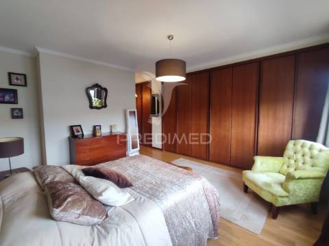 Lavra, agudela. duplex t3 situado em condomínio fechado com piscina, jardim e praia a 200m.