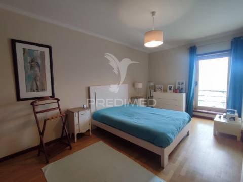 Lavra, agudela. duplex t3 situado em condomínio fechado com piscina, jardim e praia a 200m.