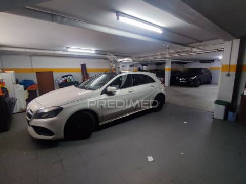 Lavra, agudela. duplex t3 situado em condomínio fechado com piscina, jardim e praia a 200m.