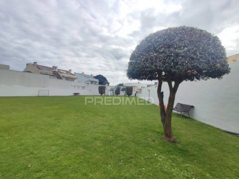 Lavra, agudela. duplex t3 situado em condomínio fechado com piscina, jardim e praia a 200m.