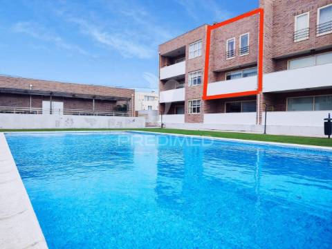Lavra, agudela. duplex t3 situado em condomínio fechado com piscina, jardim e praia a 200m.