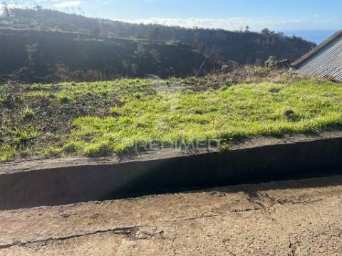 Vendo 2 palheiros e 670m2 de terreno na raposeira-calheta- ilha da madeira