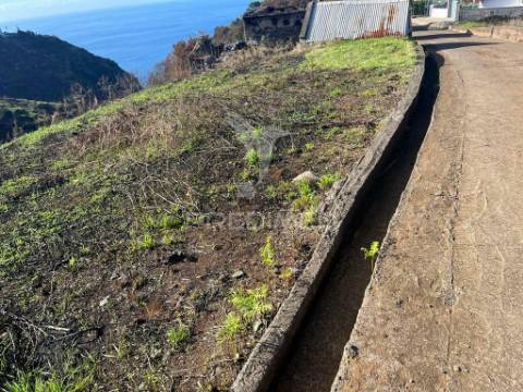 Vendo 2 palheiros e 670m2 de terreno na raposeira-calheta- ilha da madeira