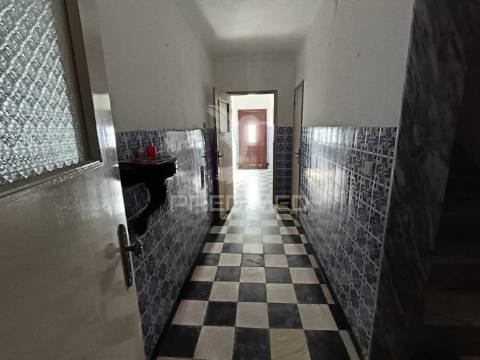 Moradia em são romão - conforto e tradição com vista deslumbrante