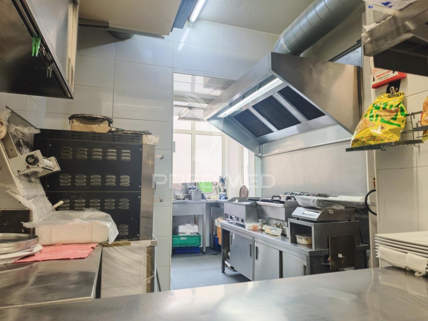 Negócio de restauração pronto a operar – trespasse em zona premium da alameda