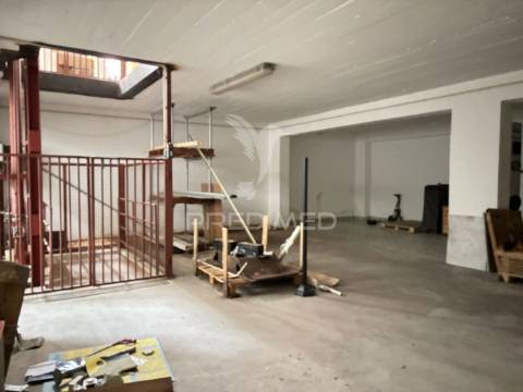 Estacionamento coberto avenal