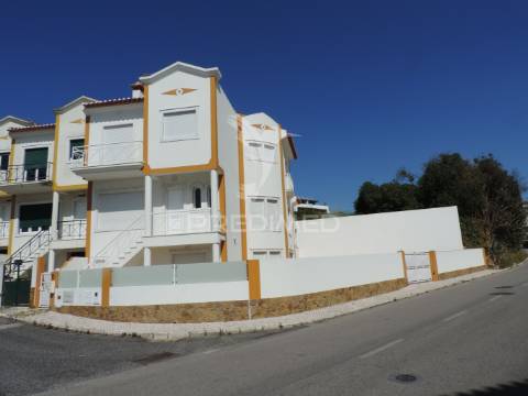 Moradia t3 + 1  localizada na vila da ericeira