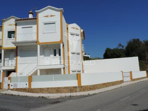 Moradia t3 + 1  localizada na vila da ericeira