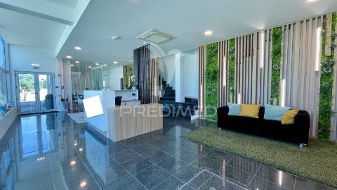 Escritórios/armazém no seixal