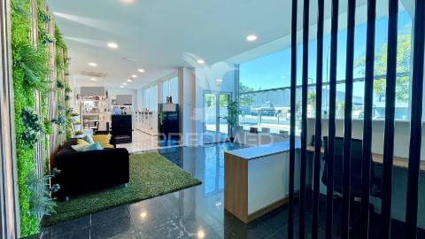 Escritórios/armazém no seixal