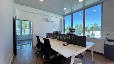 Escritórios/armazém no seixal