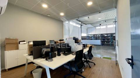 Escritórios/armazém no seixal