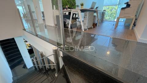 Escritórios/armazém no seixal