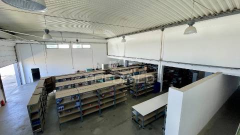 Escritórios/armazém no seixal