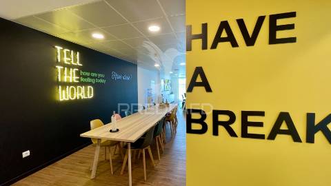 Escritórios/armazém no seixal