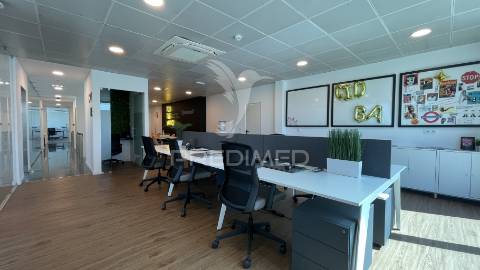 Escritórios/armazém no seixal