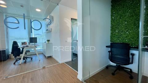 Escritórios/armazém no seixal