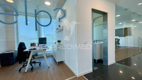 Escritórios/armazém no seixal