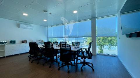 Escritórios/armazém no seixal