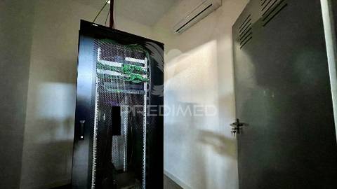 Escritórios/armazém no seixal